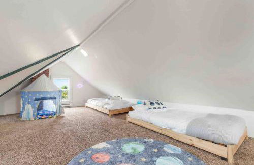 Spacious Retreat with guest house, game room, parking in N Tacoma - Foto 5