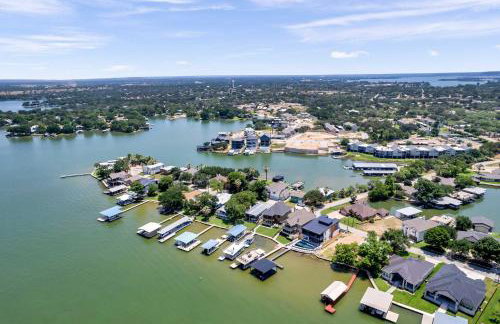 Lakefront Stay for 16 with Pool Dock & Game Room - Foto 56