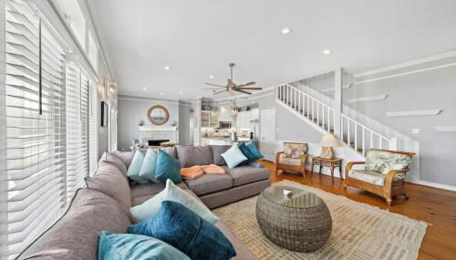 Huge beach house with great views, steps from sand - Foto 4