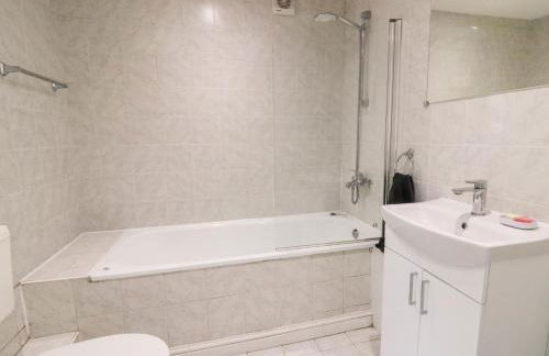 Garden Apartment - Photo 13