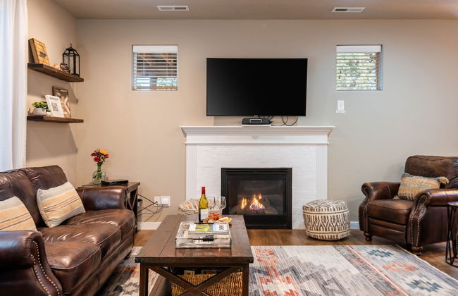 Old Mill Getaway by Avantstay Private Backyard w Hot Tub - Foto 6