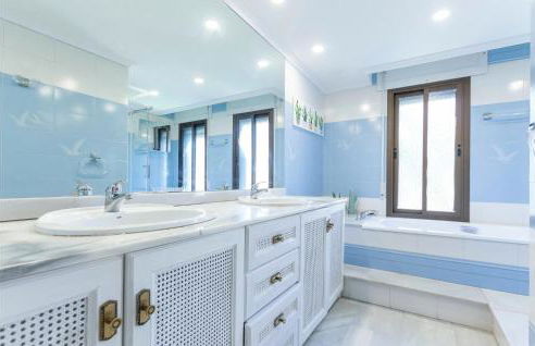 Lilia Barajas - Photo 40