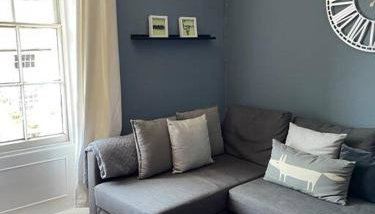 Cosy 2 bed flat in Crickhowell - Photo 4