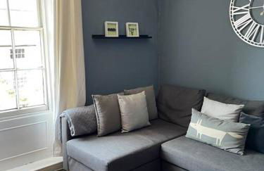 Cosy 2 bed flat in Crickhowell - Photo 4