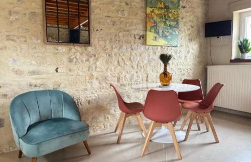 Le So Art, grande maison 4 chambres, terrain de pétanque, grand jardin clos, flipper, babyfoot, jeux Arcade, ping pong,1 km mer, proche golf, Port en Bessin, Bayeux et plages du débarquement, adaptée enfants - Foto 16