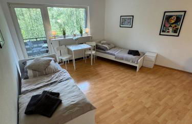 Sonniges CityNest Apartment mit Balkon und bester Verkehrsanbindung Komplette Unterkunft - Foto 1