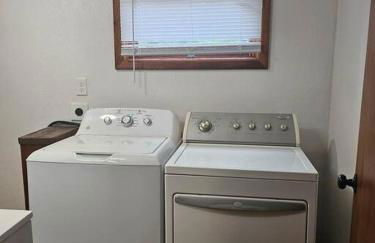 Spacious Duplex by Fairgrounds & Downtown with Fire Pit - Foto 16