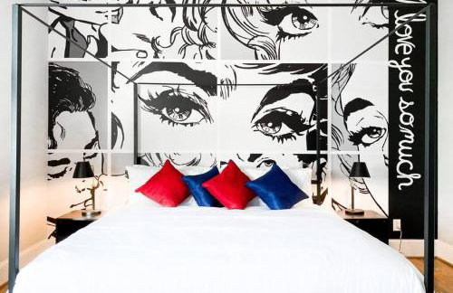 Luxury Downtown Home w Rooftop Deck in the Skyline - Photo 3