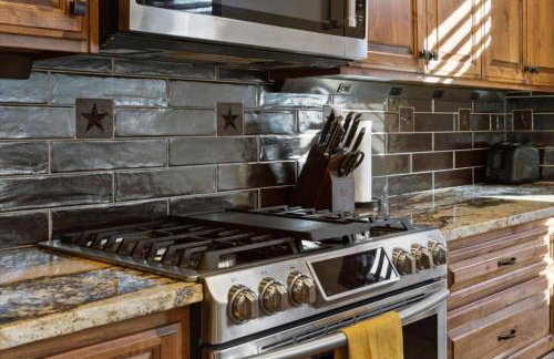 Reno Basecamp 2 King Suites, Walk to Food and Fun - Foto 29