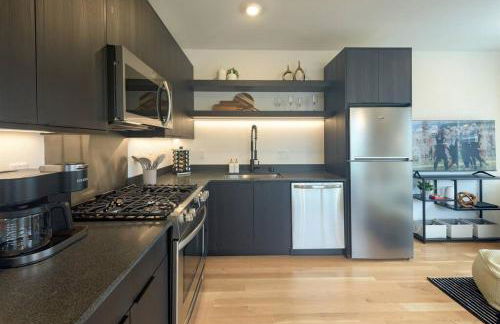 Seattle Charm, near university,3 BR,W&D, fast wifi - Photo 25