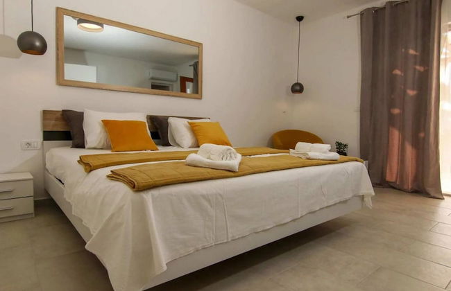 Secluded Oasis With Pool, Outdoor Kitchen, & Landscaped Terraces - Foto 2