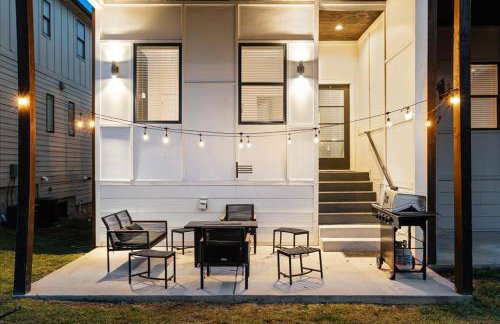 Nash House & Bars of Broadway with Patio Bar and Views! 8min Downtown! Sleeps 12! - Foto 60