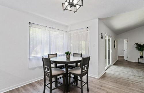 Super Comfy Home with Hot Tub! - Photo 14