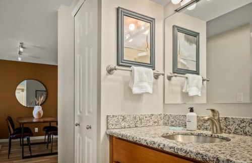 Urban Gallery Loft - King Bed - Larimer Square - Foto 41