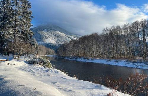 Riverfront Getaway on the Wild and Scenic - Foto 26