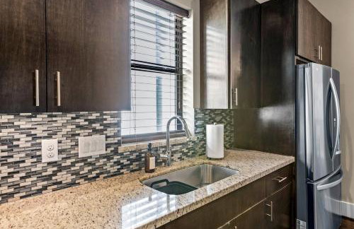 Gorgeous Property Near Convention Center - Foto 12