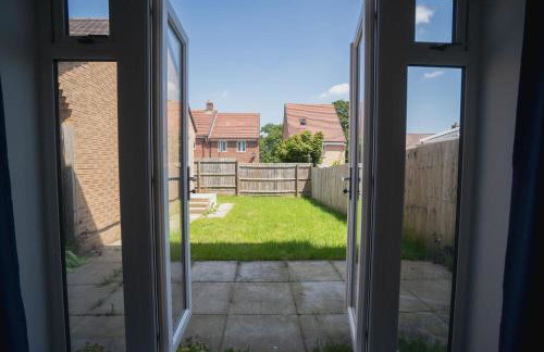 Comfortable 3 Bedroom Home w Garden and Parking - Foto 10