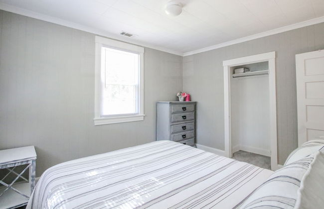 Historic Cottage for 6 Porch swing Pets - Foto 6