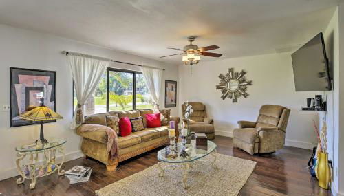 Pet-Friendly Oasis with Deck and Fire Pit in Bokeelia! - Foto 3