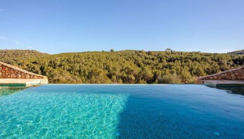 Casa de Piedra ubicada en el exclusivo wine village de Viladellops, te ofrece una experiencia única, donde el lujo y la tradición se fusionan en un entorno natural privilegiado - Foto 4