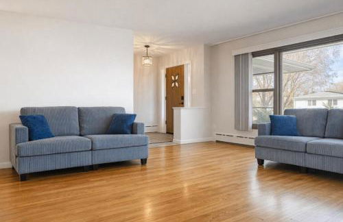 Spacious 2 bedroom home in Niles, Illinois with office, full kitchen and 2 baths - Foto 3