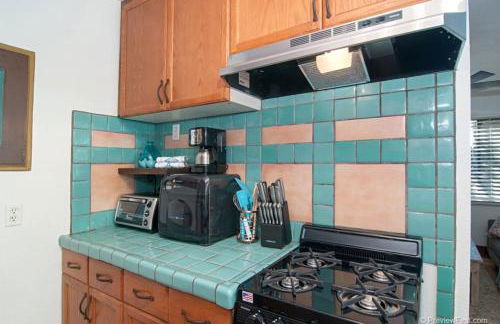 Cute Old Town Cottage near Downtown Beaches - Foto 14