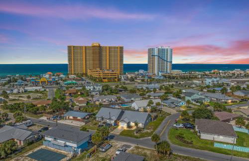 Coral Cabana - 3BD 2BA Home Close to Beach w/ Optional Golf Cart! - Foto 13