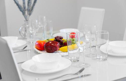 Stylish Apartment - 2 Bedrooms - Balcony - Parking - Netflix - Wifi - 7MC - Foto 13