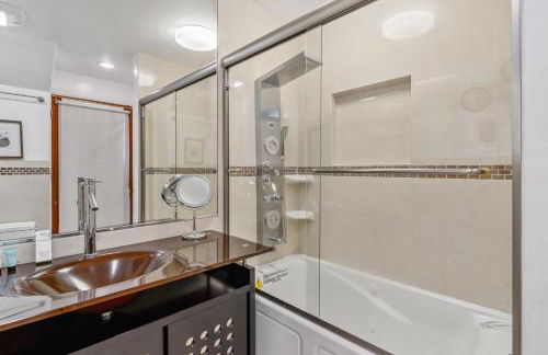 Quiet Home with Spectacular Scenic Mountain Views near Universal Studios Hollywood - Photo 17