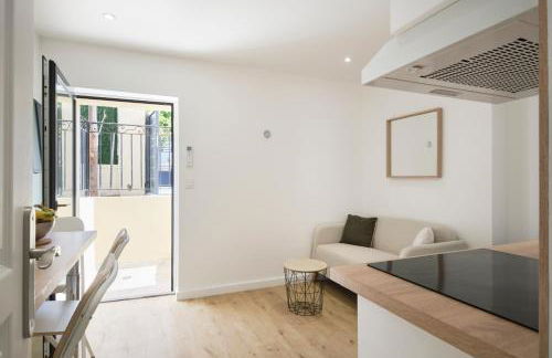 VILLA DES PERGOLAS -6 Bdrs - 5 bathrs -Parking -Jardin -JACUZZI -TRAMstation , 10 min beach - Foto 19