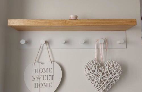 Cheerful, cosy, one bedroom home with patio and parking - Photo 11