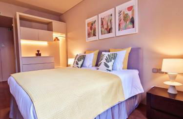 Gary01 Exclusive Top Floor 2BD by the Timeout Market - Photo 19