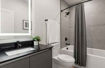 Upstay-Luxury 3BR Home w Private Pool & Games Room - Foto 29