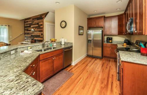 River Rock Cabin - Comfortable, Private Home with King Beds & Mountain Views - Foto 5