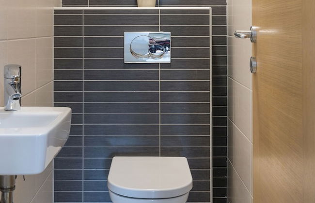 2 Bedroom Apt. in the Business Zone- Free Parking - Photo 14