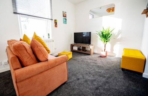 Seaside Home with Parking Near Tolcarne Beach - Foto 1