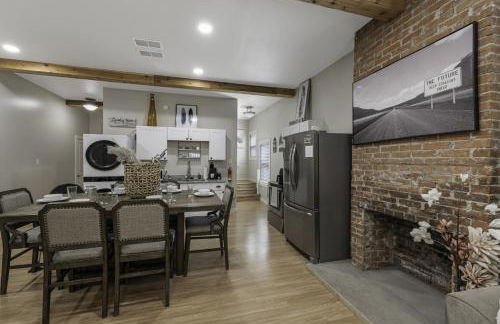 Stockyards- 4min Pet Friendly 3BR Luxe Gem - Foto 38