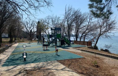 VILLA SOLIS LACUS modernes Apartment - privater beheizbarer Pool- Klimaanlage - private Parkplätze - Foto 69