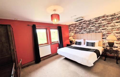 Lbtie Lodge with Two Private Hot Tubs - Fife - Loch Leven - Lomond Hills - Photo 2