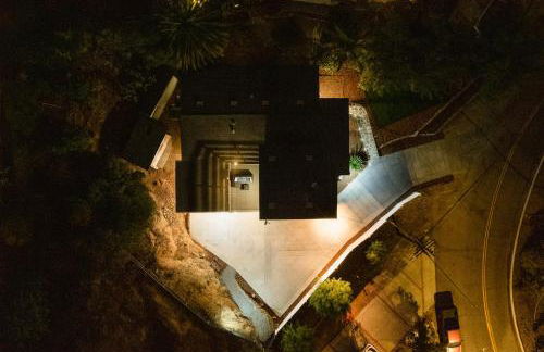 Entire Private Home with 4 Bedrooms 2 Bathrooms, 6 Beds, Hot Tub, King Bed, 6 Parking, Big Yard, Available Now - Foto 65