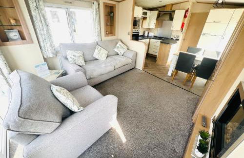 4 Sandringham, Patrington Haven, Hot Tub, Private garden & Parking - Foto 3