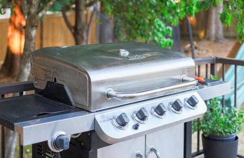 Charming and Spacious House with Relaxing Huge Deck - Foto 35