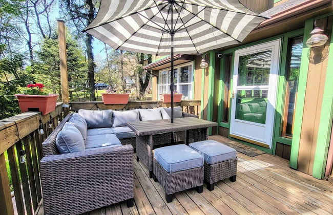 The Wooden Nest by Avantstay Deck, Big Yard w/ Hammocks & Fire Pit - Foto 1