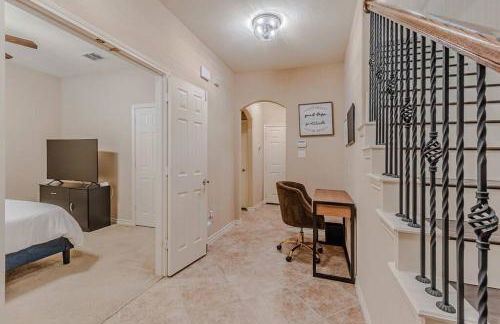 The Castle! by the Lake with Pool & Balcony West Plano - Foto 52