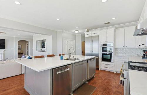 The Best of Lakeside Living - Luxury at its Finest - Photo 16