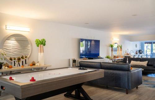 Waterfront Oasis 2BR 2BA with Pool, Gym, Balcony & Parking - Foto 35