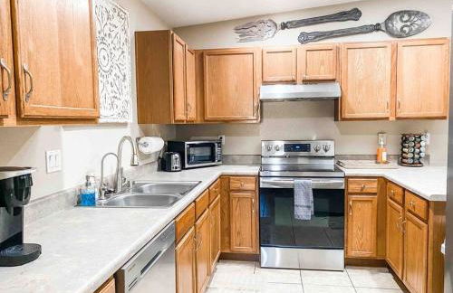 Beach Happy-Lake Close-Private Waterpark Oasis -sleeps 14 - Foto 7