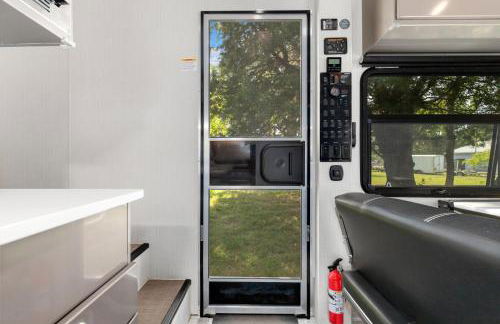 Waterfront Getaway, Dock Your Boat & Play! - Foto 26