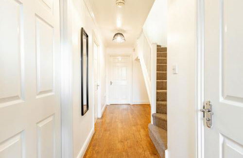 5 Bed House Heathrow Egham Virginia Water Sleeps 7 or Up To 8 If Sharing Beds, Mid To Long Term Bookings Welcome - Foto 4