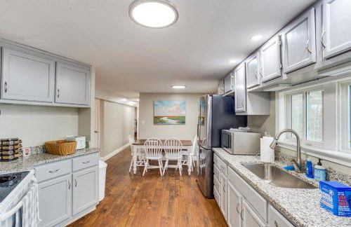 Lakefront Getaway with Porch in Athens Area! - Foto 11